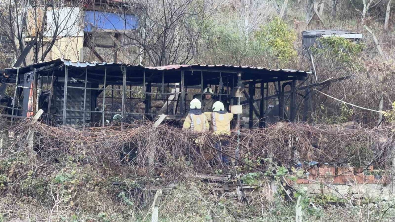 İTFAİYE EKİPLERİNİN SÖNDÜRME ÇALIŞMASI