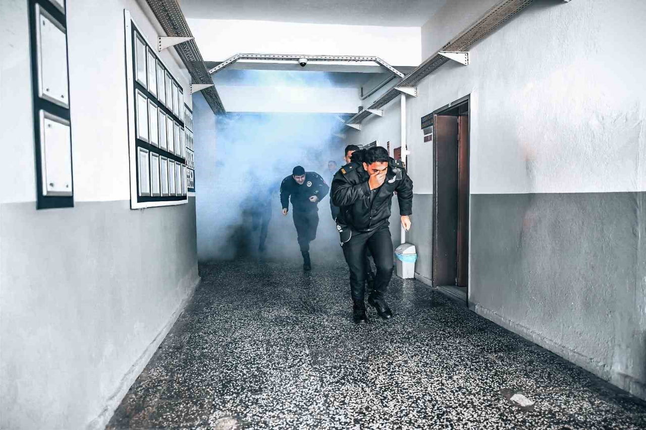 İZMİR BÜYÜKŞEHİR BELEDİYESİ İTFAİYE DAİRESİ BAŞKANLIĞI EKİPLERİ, BUCA’DAKİ RÜŞTÜ ÜNSAL POLİS...