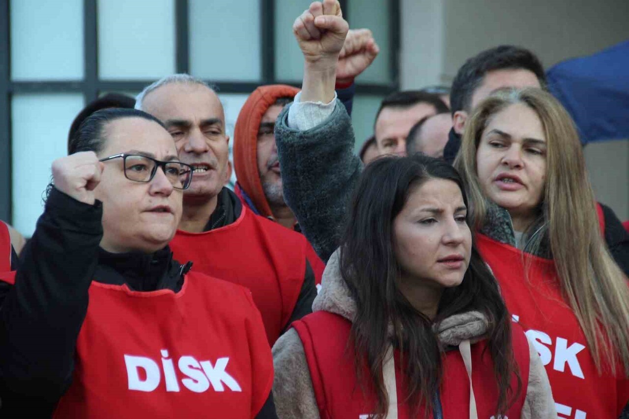 İZMİR BÜYÜKŞEHİR İŞÇİLERİNİN EYLEMİ BEŞİNCİ GÜNÜNE GİRDİ