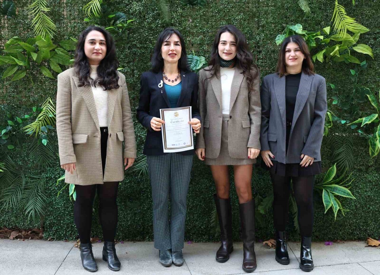 İZMİR EKONOMİ ÜNİVERSİTESİ’NDE (İEÜ) BİR ARAYA GELEN TÜRK VE JAPON ÖĞRENCİLERİN ALSANCAK’TAKİ...