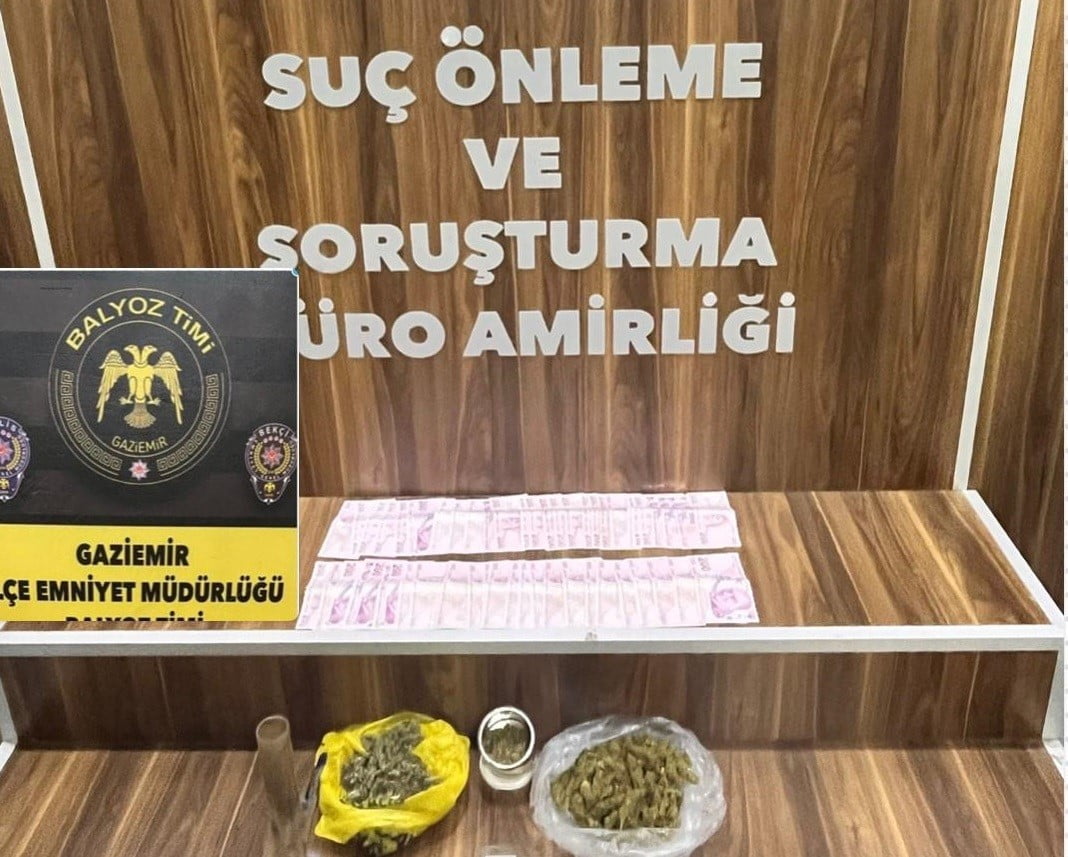 İZMİR’İN KARABAĞLAR VE GAZİEMİR İLÇELERİNDE POLİS EKİPLERİNCE GERÇEKLEŞTİRİLEN OPERASYONLARDA...