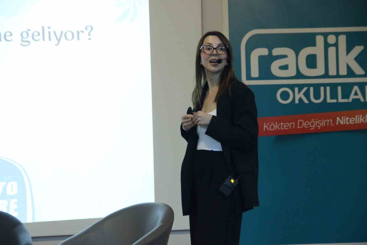 İZMİR RADİKAL OKULLARI, LİSE DÜZEYİNDE ÖNEMLİ ORGANİZASYONLARINDAN BİRİNE EV SAHİPLİĞİ YAPARAK...