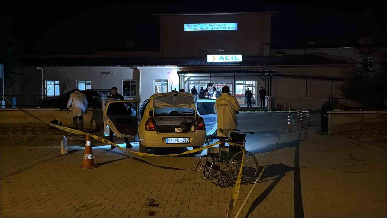 JANDARMA EKİPLERİNİN ARAÇTA İNCELEME YAPMASI