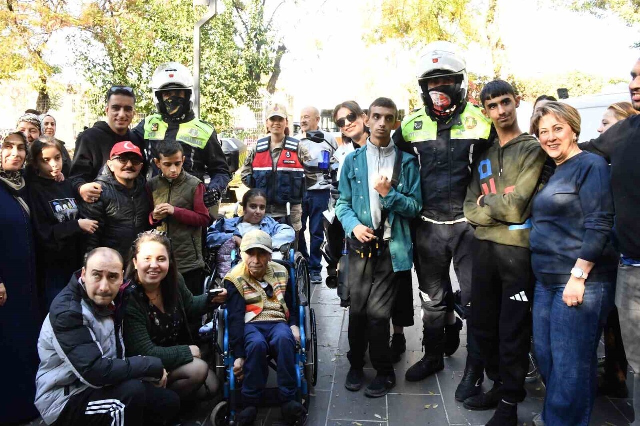 JANDARMADAN ÖZEL GEREKSİNİMLİ ÇOCUKLARA ANLAMLI ZİYARET