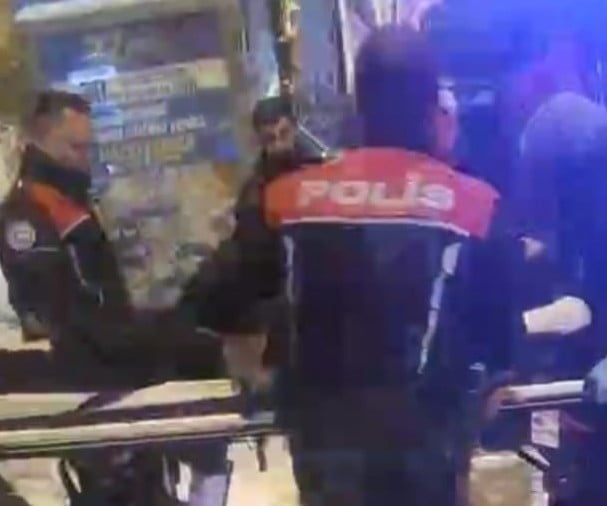 KADINLARIN BIÇAKLI KAVGASI KANLI BİTTİ: 1 ÖLÜ, 1 YARALI