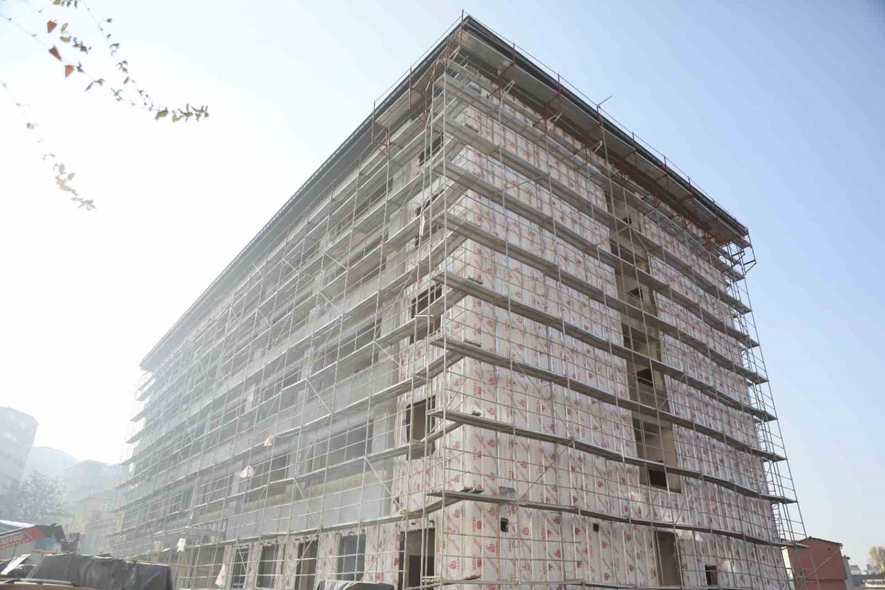 KAĞITHANE BELEDİYESİ'NCE YENİDEN İNŞA EDİLEN VASFİ ÇOBANOĞLU OKULU'NDA ÇALIŞMALAR ARALIKSIZ DEVAM...