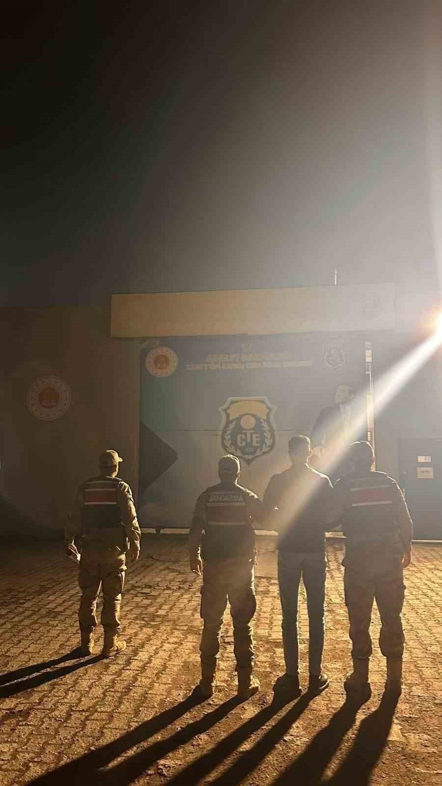 KAĞIZMAN’DA 7 YIL HAPİS CEZASI BULUNAN 1 KİŞİ YAKALANDI(KARS-İHA)