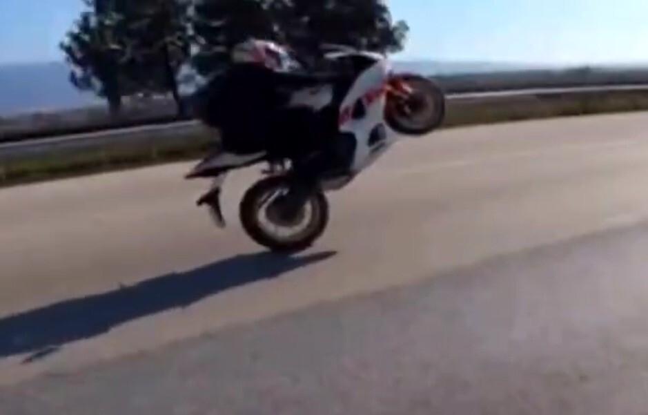 KAHRAMANMARAŞ'TA TRAFİK GÜVENLİĞİNİ TEHLİKEYE ATAN VE BU ANLARI SOSYAL MEDYADA PAYLAŞAN SÜRÜCÜLERE...