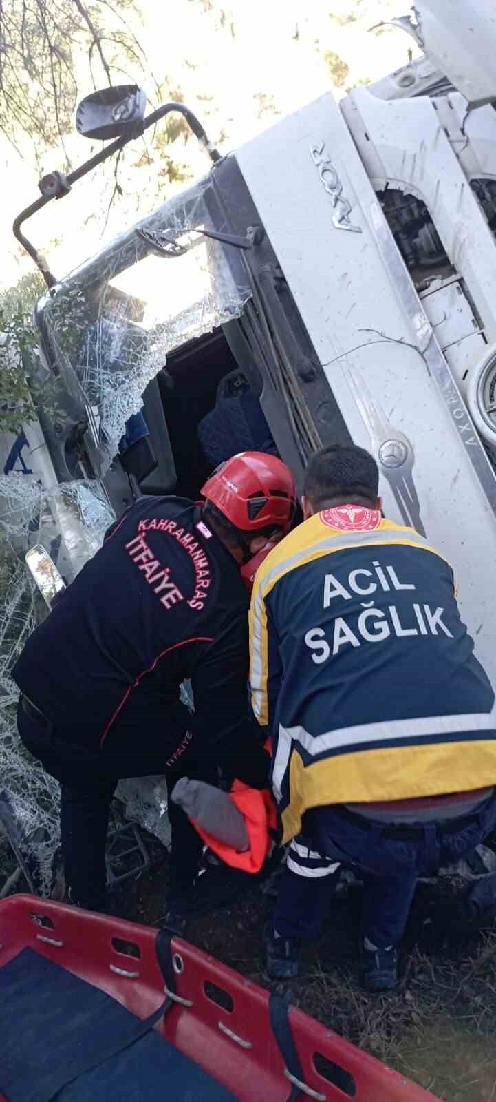 KAHRAMANMARAŞ'TA UÇURUMA YUVARLANAN KAMYONUN SÜRÜCÜSÜ YARALANDI