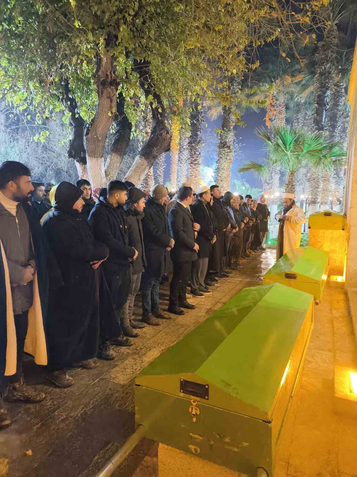 KAR FACİASINDA ÖLEN 3 ÇOCUK GÖZYAŞLARI ARASINDA TOPRAĞA VERİLDİ