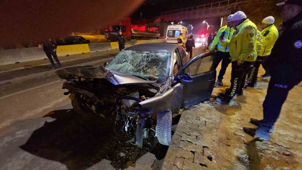 KARABÜK'TE POLİSİN "DUR" İHTARINA UYMAYIP OTOMOBİLİYLE KAÇAN EHLİYETSİZ VE 1.85 PROMİL ALKOLLÜ...