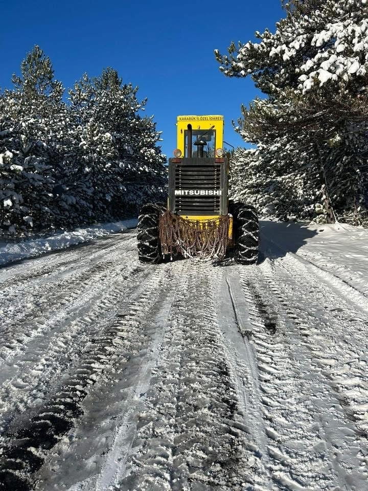 KARABÜK GENELİNDE ETKİLİ OLAN KAR YAĞIŞININ ARDINDAN EKİPLERİN YOĞUN ÇALIŞMALARI SONUCU, İL...