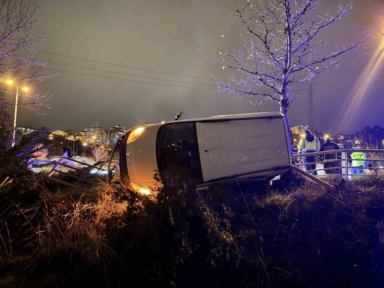 KARABÜK’TE OTOMOBİL İLE HAFİF TİCARİ ARACIN ÇARPIŞMASI SONUCU MEYDANA GELEN TRAFİK KAZASINDA 3...