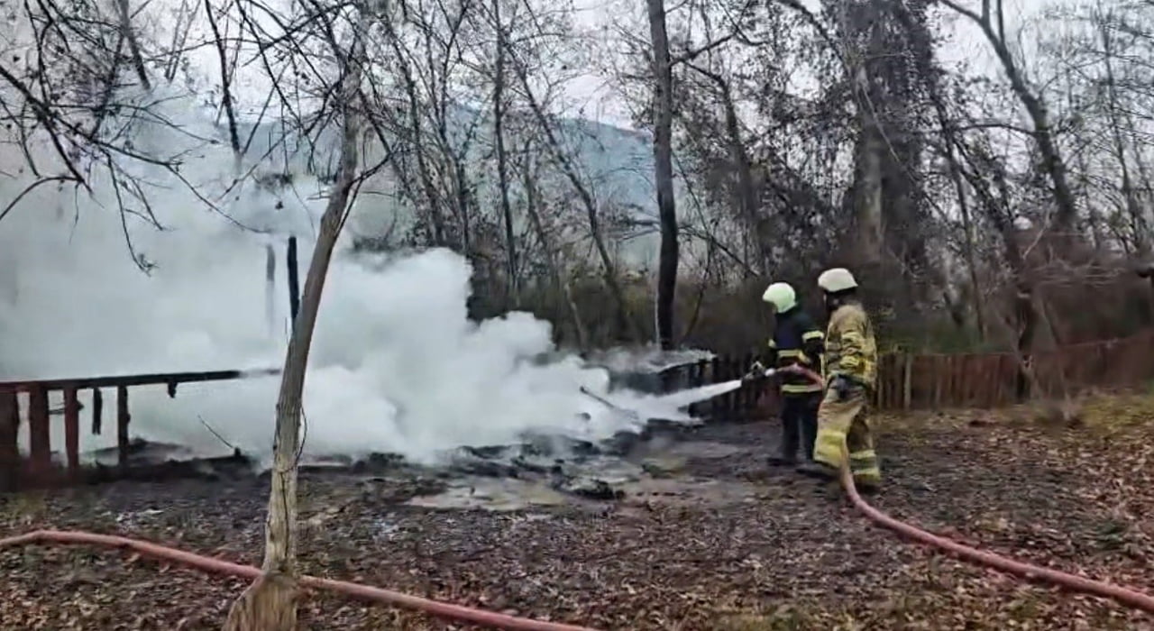 KARABÜK’ÜN SAFRANBOLU İLÇESİNDE ALABALIK TESİSİNE AİT KAMELYA ÇIKAN YANGINDA TAMAMEN YANARAK KÜLE...