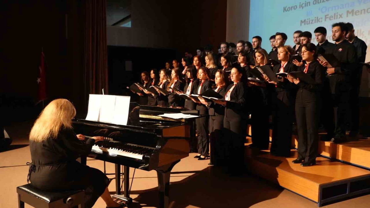 KARABÜK ÜNİVERSİTESİ'NDE DÜZENLENEN "DOSTLUK KONSERİ"NDE TÜRKİYE VE AZERBAYCAN MÜZİĞİNDEN ESERLER...