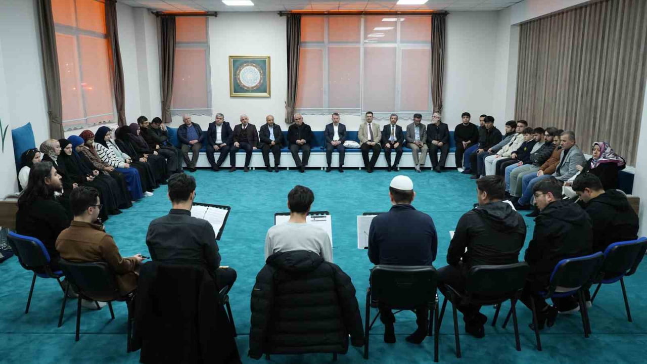 KARABÜK ÜNİVERSİTESİ (KBÜ) REKTÖRÜ PROF. DR. FATİH KIRIŞIK, İLAHİYAT FAKÜLTESİ ARAPÇA HAZIRLIK...