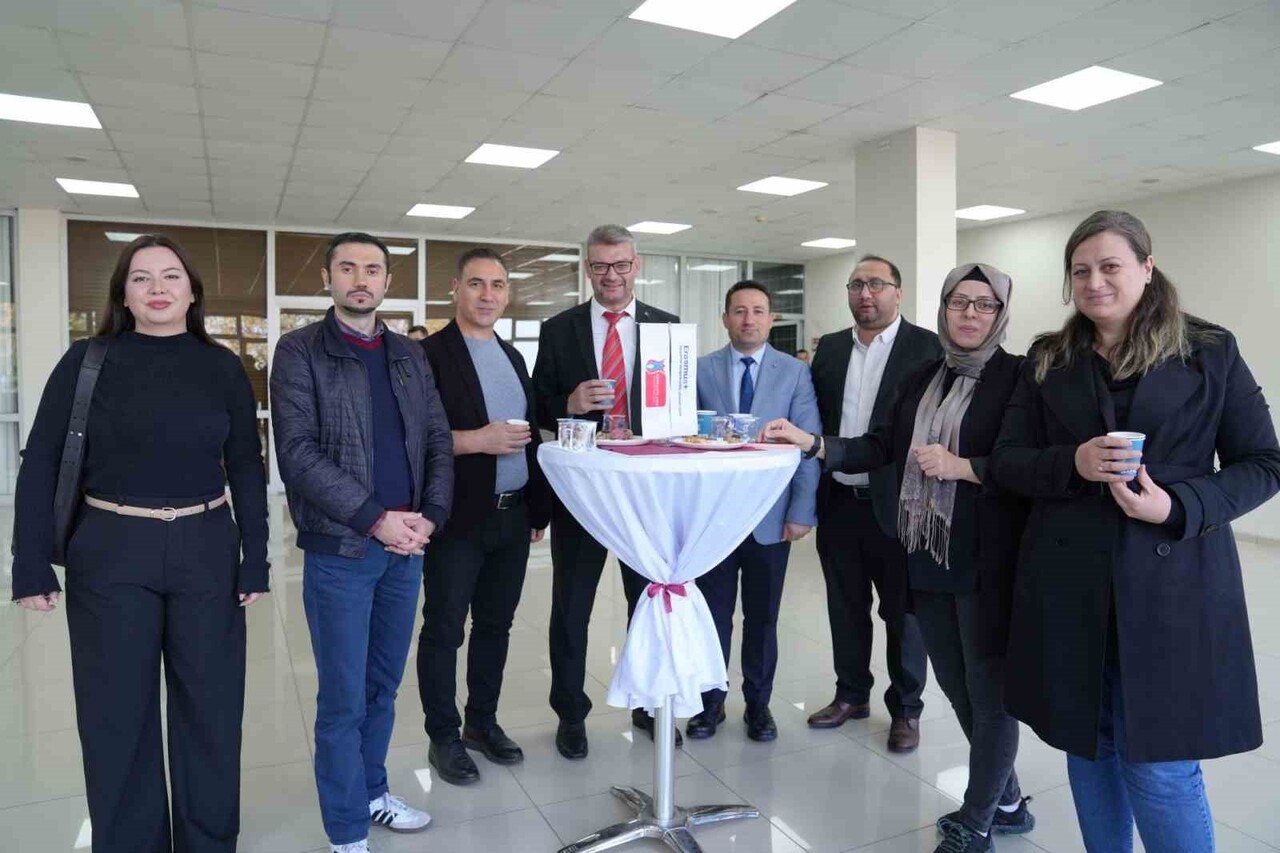 KARABÜK ÜNİVERSİTESİNİ TEMSİLEN TOPLANTIYA ARDEK KOORDİNATÖRÜ PROF. DR. MEHMET AKİF ERDEN...