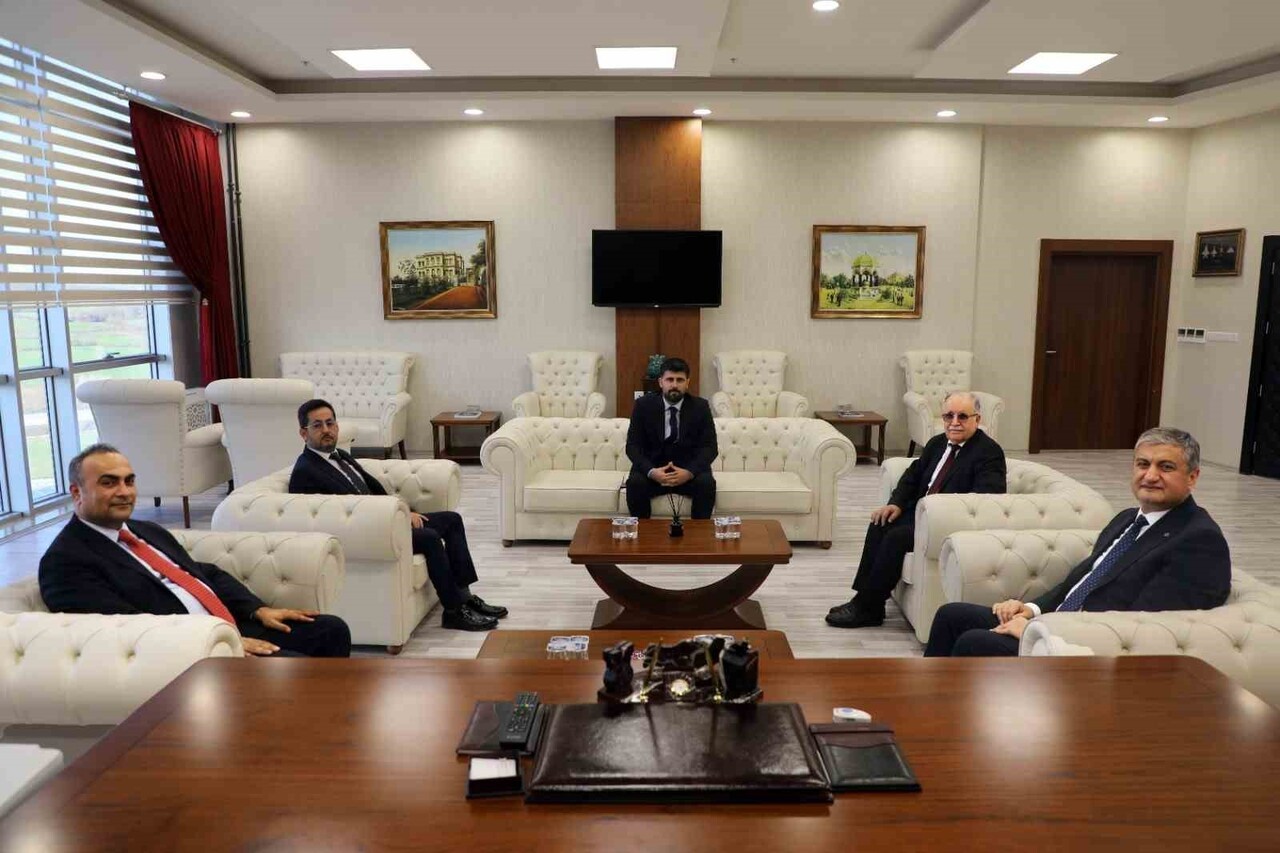 KARABÜK VALİSİ MUSTAFA YAVUZ, BARTIN ÜNİVERSİTESİ (BARÜ) REKTÖRÜ PROF. DR. AHMET AKKAYA’YI ZİYARET...