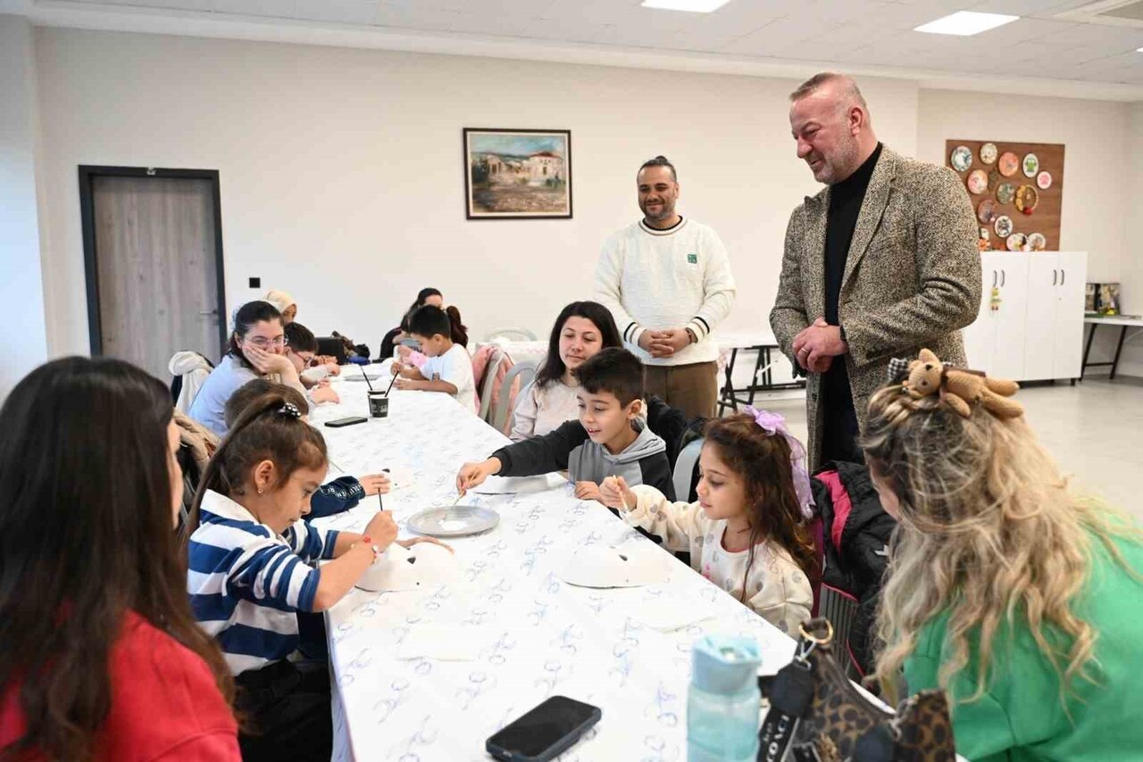 KARACABEY BELEDİYESİ’NİN DÜZENLEDİĞİ ANNE-ÇOCUK MASKE BOYAMA ATÖLYESİ İLGİ GÖRDÜ.