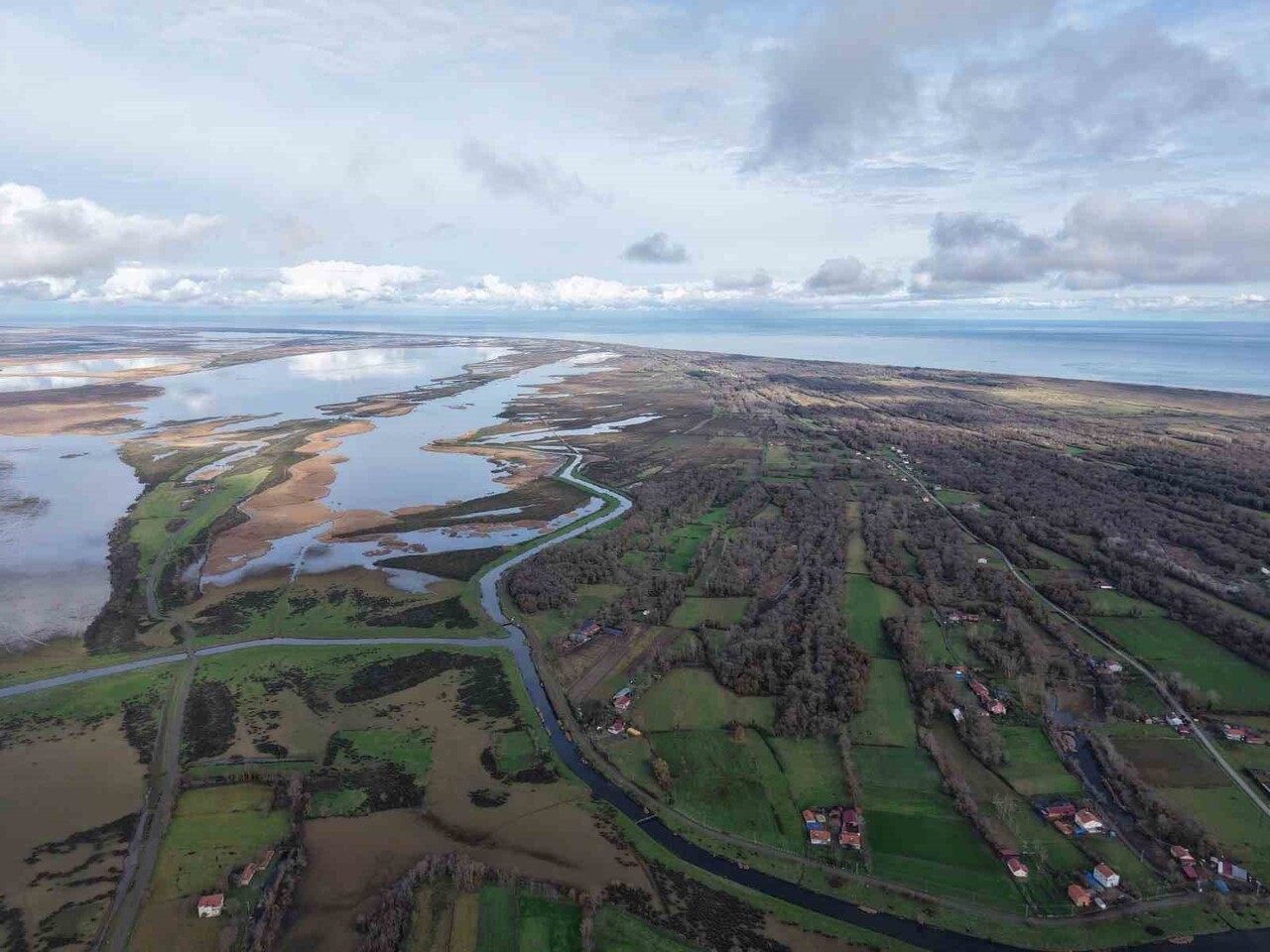 KARADENİZ’İN EN ÖNEMLİ SULAK ALANLARINDAN BİRİ OLAN KIZILIRMAK DELTASI’NDA SU SEVİYESİNDE DÜŞÜŞ...