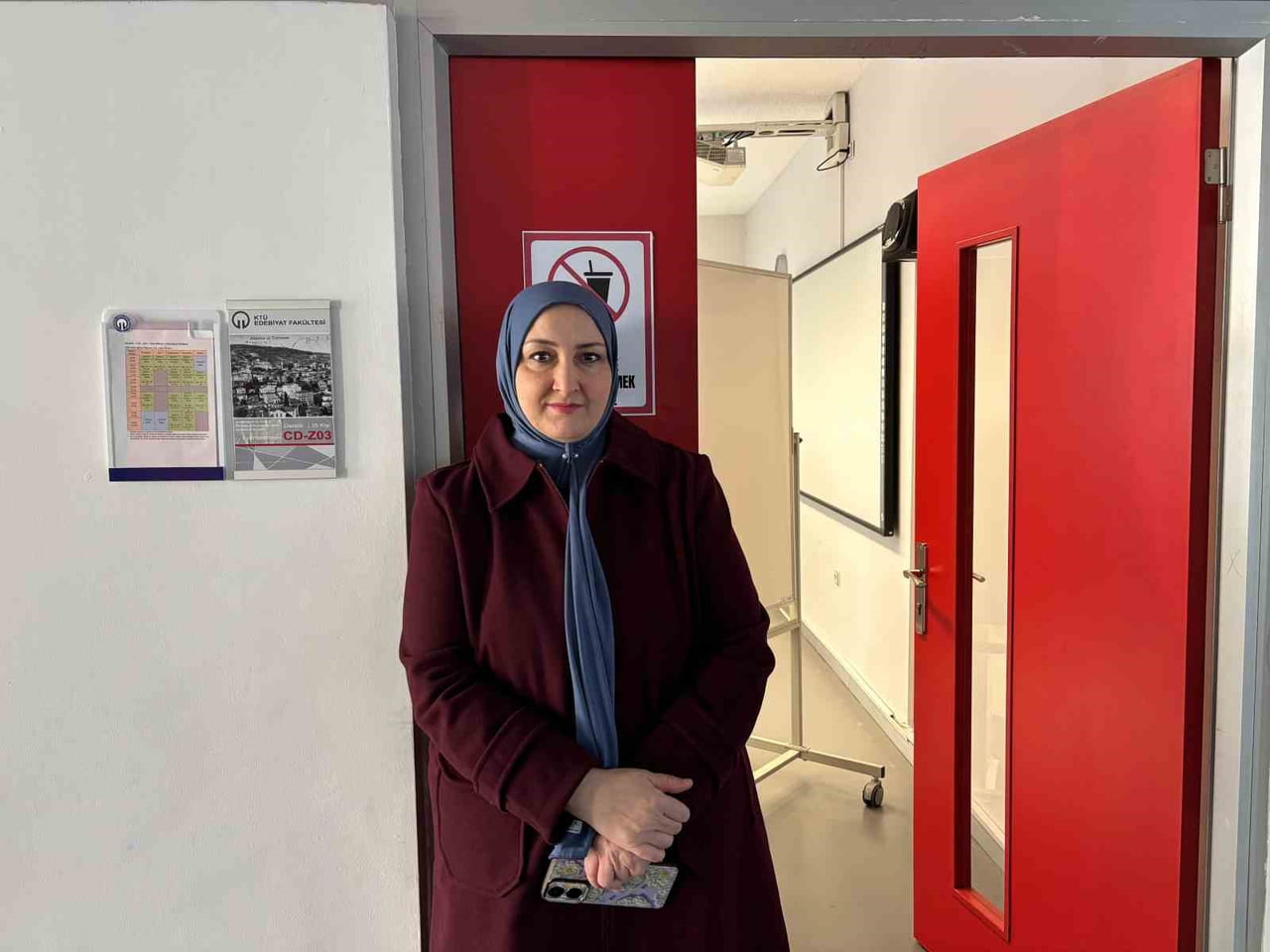 KARADENİZ TEKNİK ÜNİVERSİTESİ (KTÜ) İNGİLİZ DİLİ VE EDEBİYATI BÖLÜMÜ’NDE EĞİTİM GÖREN 45 YAŞINDAKİ...