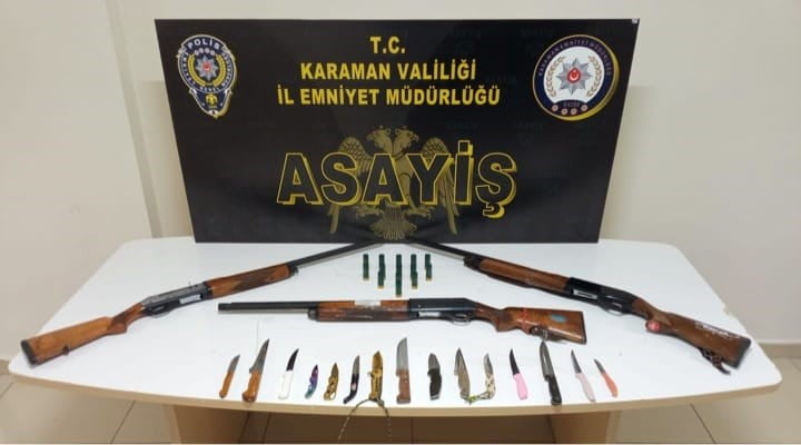 KARAMAN'DA POLİSİN KENT MERKEZİNDE YÜRÜTTÜĞÜ ASAYİŞ UYGULAMALARINDA RUHSATSIZ AV TÜFEKLERİ İLE...