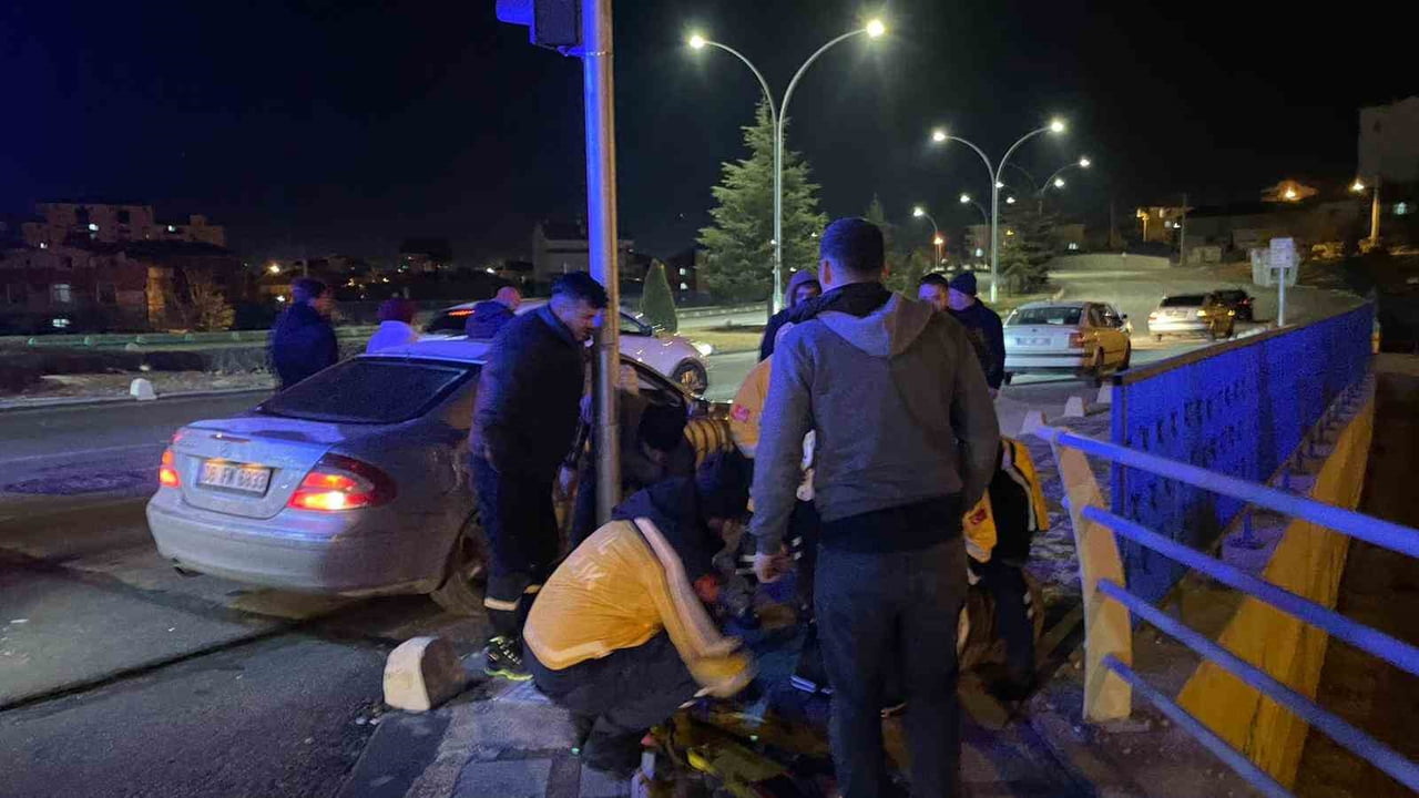 KARAMAN’DA İKİ OTOMOBİLİN ÇARPIŞMASI SONUCU MEYDANA GELEN TRAFİK KAZASINDA 3 KİŞİ...