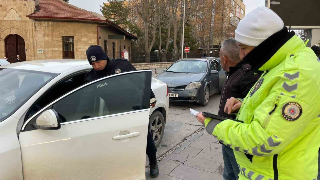 KARAMAN’DA POLİS EKİPLERİ YILBAŞI ÖNCESİ HUZUR VE GÜVEN UYGULAMASI YAPTI.