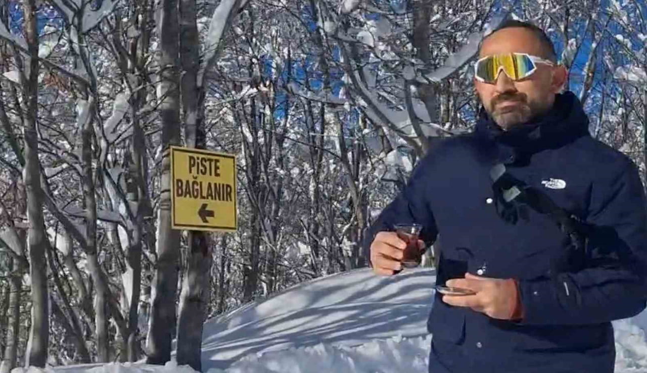 KARIN TADINI KAYARKEN ÇIKARTAN VATANDAŞ MANZARANIN TADINI DA AYNI ANDA ÇAY İÇEREK ÇIKARDI.