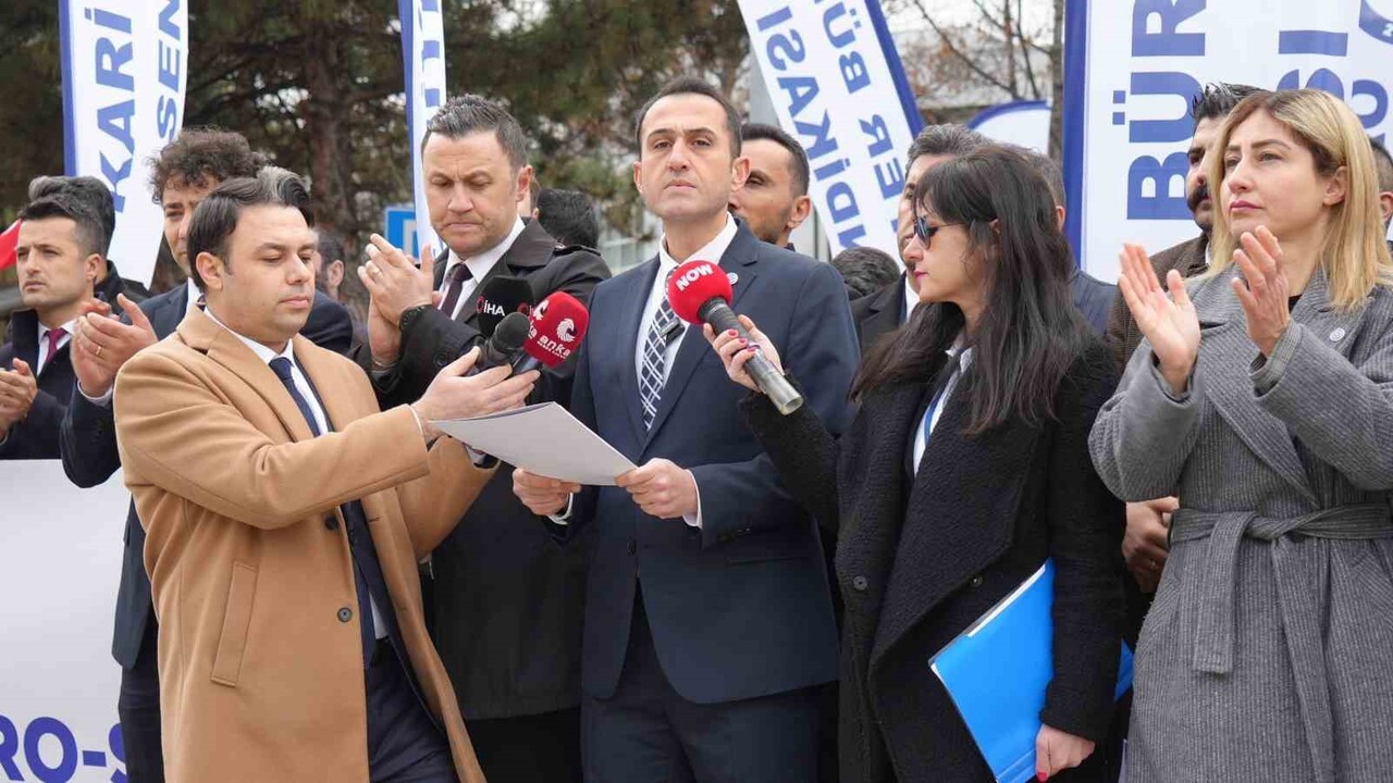 KARİYER BÜRO SENDİKASI GENEL BAŞKANI TOLGA AKGÜL, "MERKEZ TEŞKİLATLARDA GÖREV YAPAN BAZI KARİYER...