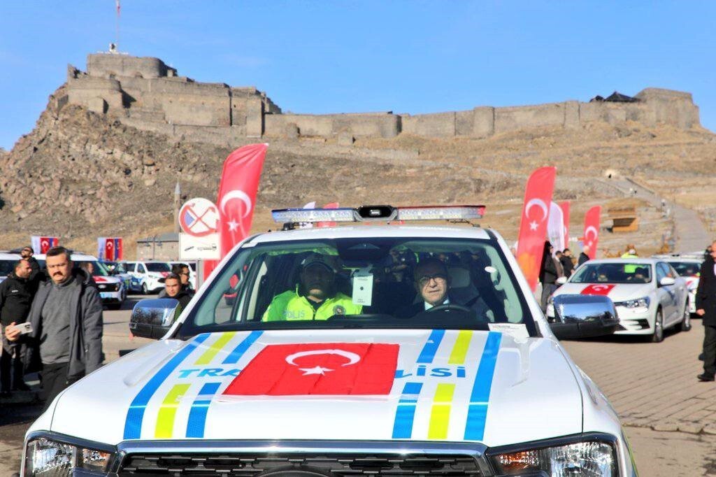 KARS EMNİYET VE JANDARMAYA YENİ ARAÇ TAKVİYESİ(KARS-İHA)