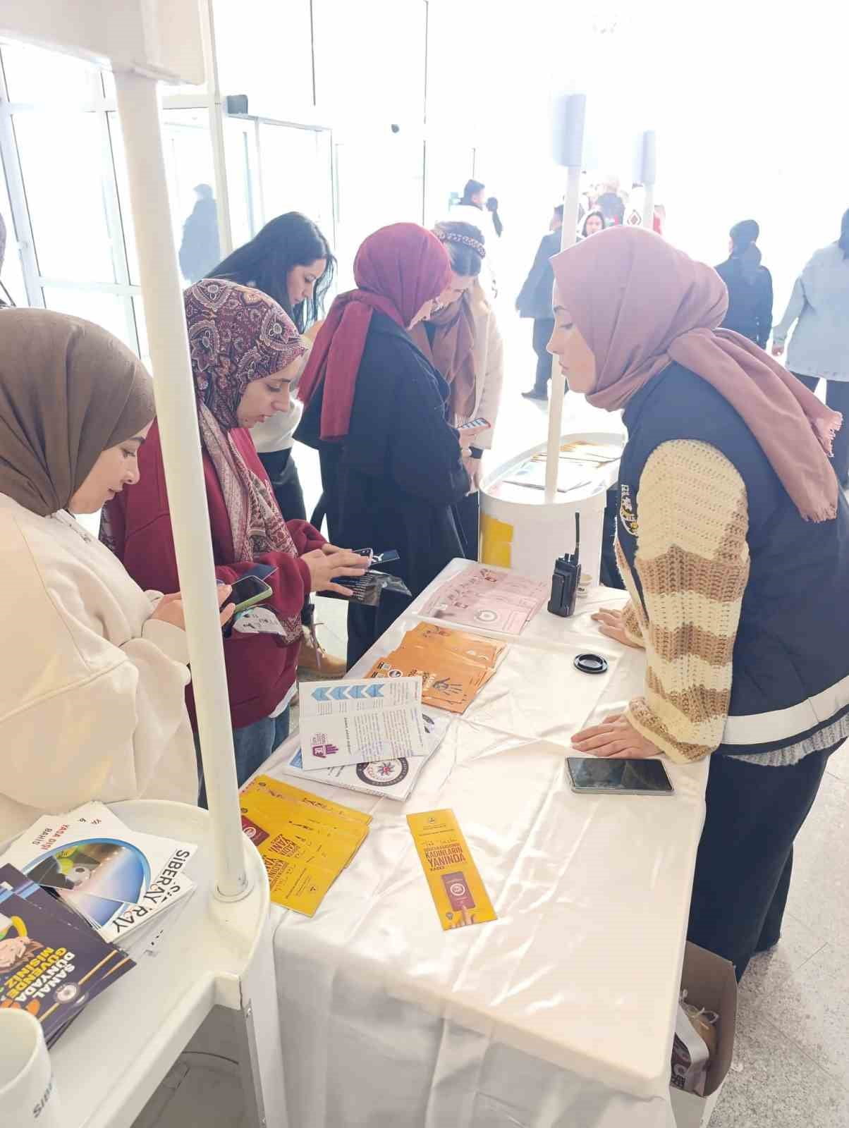 KARS’TA ÖĞRENCİLERE KADES UYGULAMASI ANLATILDI(KARS-İHA)