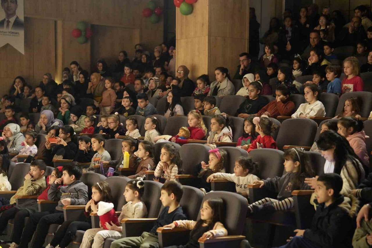 KARTAL BELEDİYESİ’NİN 2026 YILINA SAYILI GÜNLER KALA ÇOCUKLAR İÇİN BAŞLATTIĞI "YENİ YIL ŞÖLENİ"...