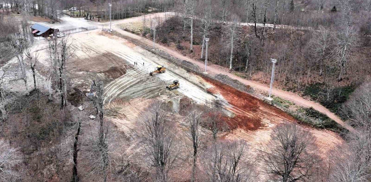 KARTEPE'DE BULUNAN KUZUYAYLA TABİAT PARKI'NDAKİ KIZAK PİSTİNE, VATANDAŞLARIN ULAŞIMINI...