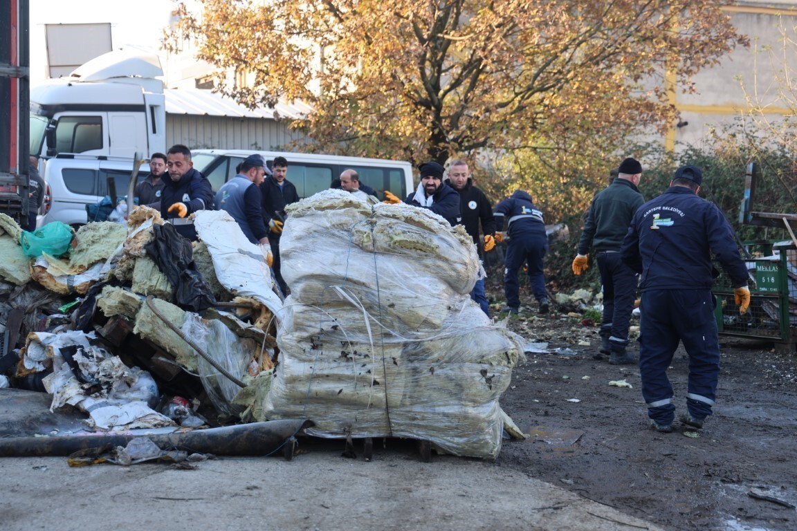 KARTEPE'DE SANAYİ BÖLGESİNDE YAPILAN TEMİZLİK ÇALIŞMALARINDA 125 TON MOLOZ VE ATIK TOPLANDI.