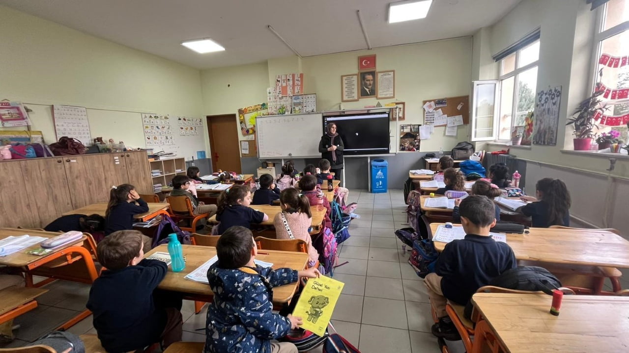 KARTEPE BELEDİYESİ, ÇOCUKLARDA ÇEVRE BİLİNCİ OLUŞTURMAK AMACIYLA YÜRÜTTÜĞÜ "SIFIR ATIK VE GERİ...