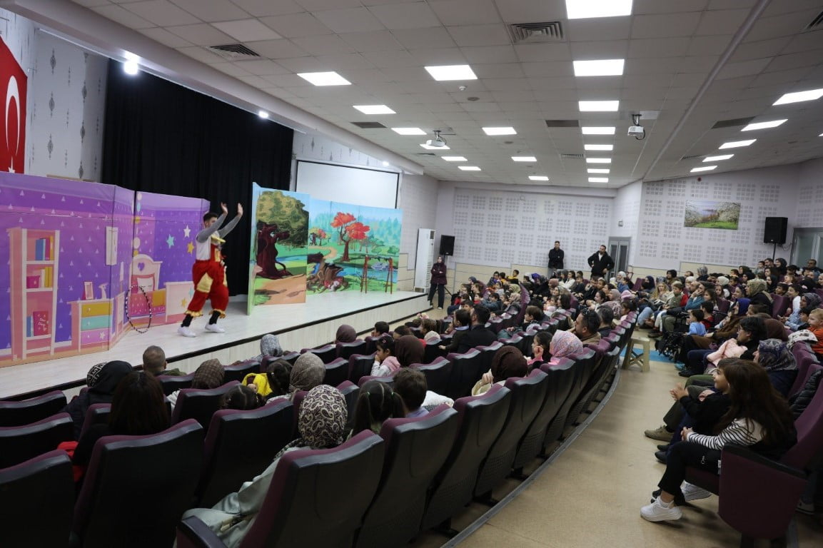 KARTEPE BELEDİYESİ KÜLTÜR SANAT ETKİNLİKLERİ KAPSAMINDA, "KÜÇÜK CESARETLER KULÜBÜ" ADLI ÇOCUK...