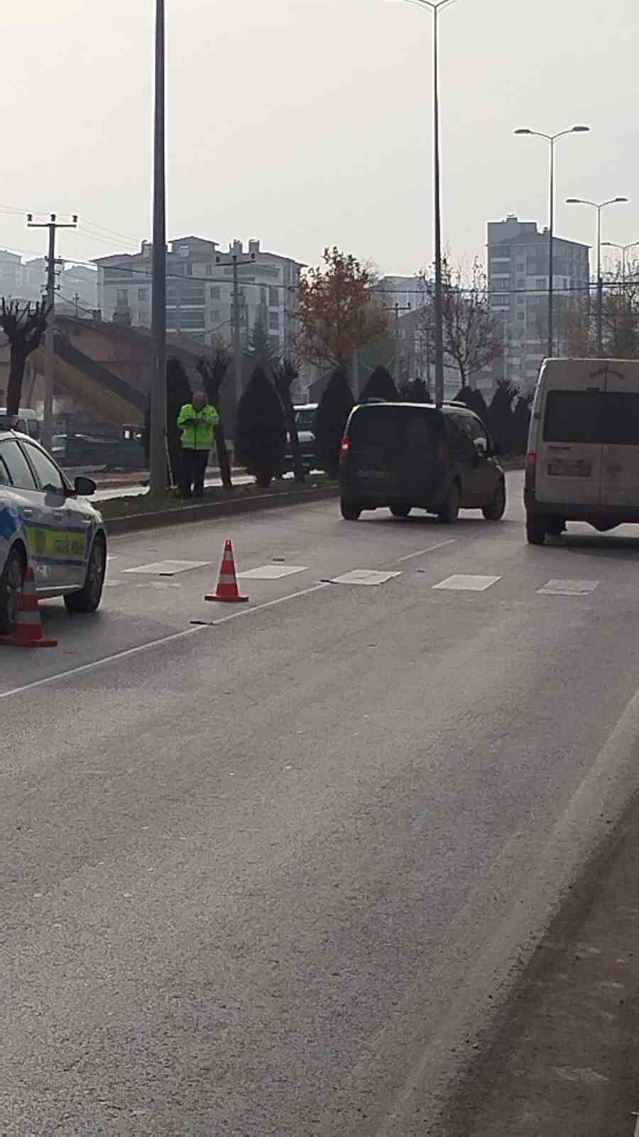 KASTAMONU'DA YOLUN KARŞI TARAFINA GEÇMEK İSTERKEN HAFİF TİCARİ ARACIN ÇARPMASI NETİCESİNDE AĞIR...