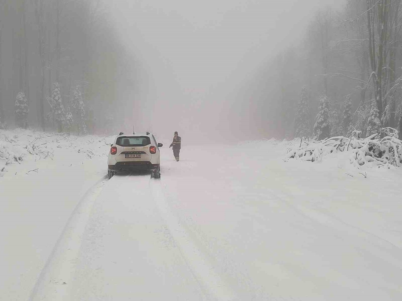 KASTAMONU'NUN İNEBOLU İLÇESİNDE ETKİLİ OLAN KAR YAĞIŞI YÜKSEK KESİMLERİ BEYAZA BÜRÜDÜ.