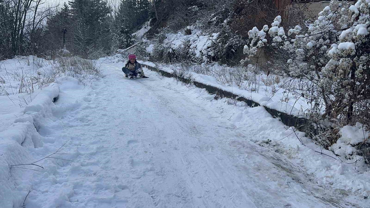 KASTAMONU'NUN YÜKSEK RAKIMLI BÖLGELERİNDE KAR YAĞIŞI ARA ARA DEVAM EDİYOR. İHSANGAZİ İLÇESİNDE KAR...