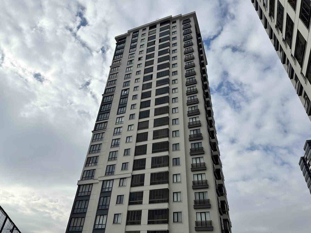 KASTAMONU’DA APARTMANIN 14’ÜNCÜ KATINDAN DÜŞMESİ SONUCU HAYATINI KAYBEDEN KADININ NİŞANLISI...