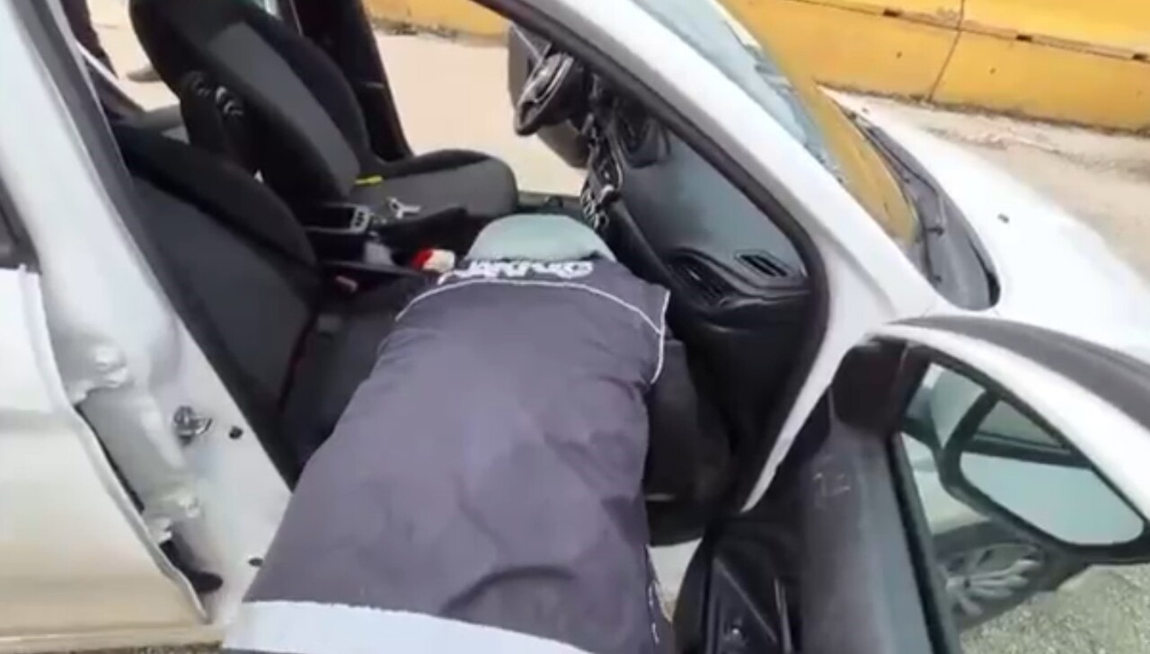 KASTAMONU İL EMNİYET MÜDÜRLÜĞÜ EKİPLERİNCE DURDURULAN BİR ARAÇTA YAPILAN ARAMADA STOP LAMBALARININ...