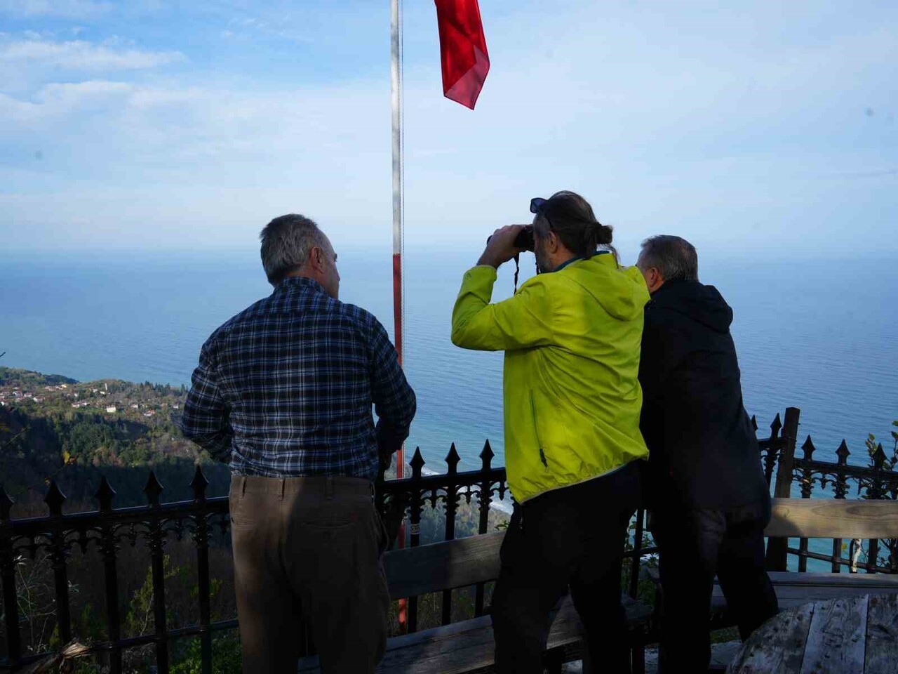KASTAMONU’NUN İNEBOLU İLÇESİNDE 550 RAKIMLI TEPEYE YEŞİL İLE MAVİNİN BULUŞTUĞU NOKTAYA...