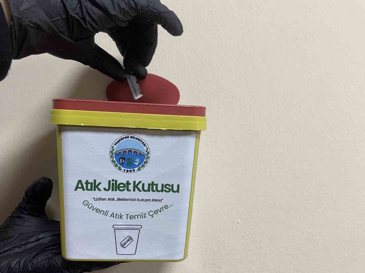 KASTAMONU’NUN TAŞKÖPRÜ İLÇESİNDE BELEDİYE BAŞKANLIĞI, İLÇEDE BAŞLATTIĞI PROJE İLE ATIK JİLETLERİ...