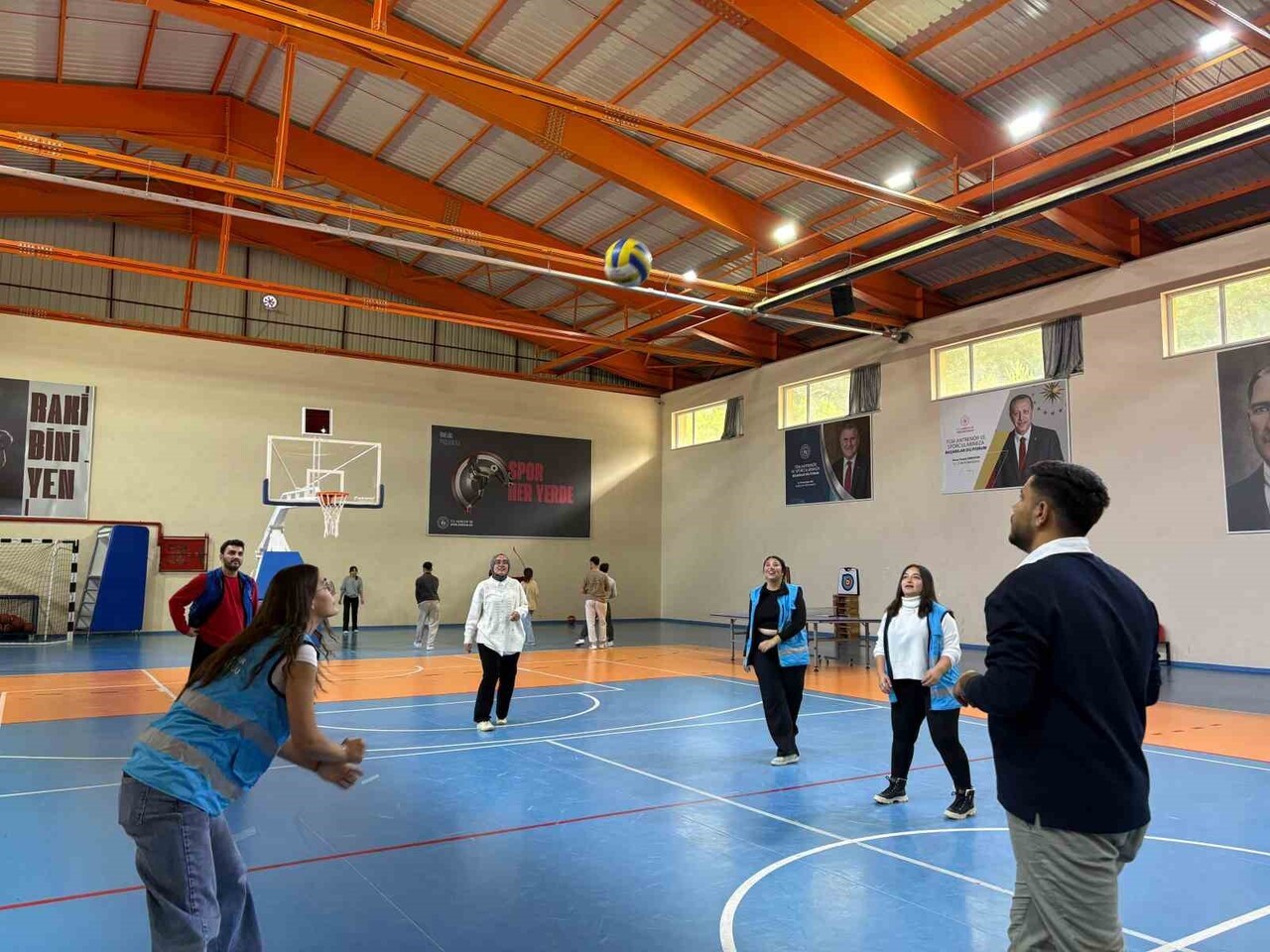 KAVAKLIDERE'DE ENGELLER SEVGİ VE DAYANIŞMAYLA AŞILDI