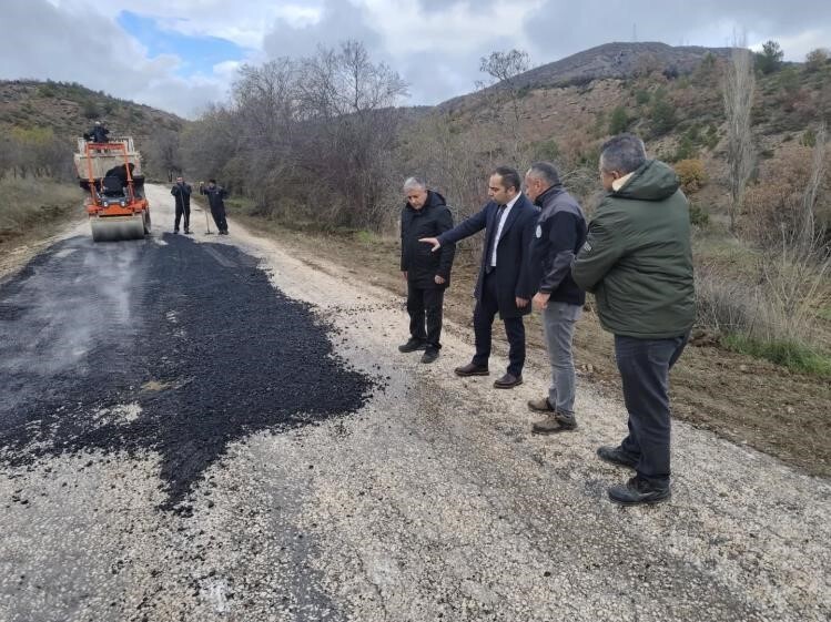 KAYMAKAM UÇAR, YENİPAZAR'DA YOL ONARIM ÇALIŞMALARINI İNCELEDİ