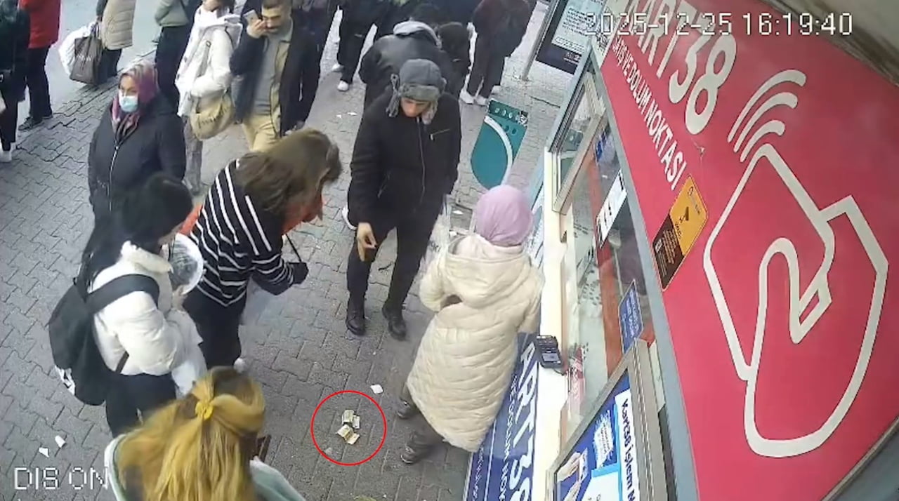 KAYSERİ'DE KART 38 SATIŞ VE DOLUM NOKTASI'NDA İŞLEM YAPTIRIRKEN DÖVİZ DÜŞÜREN VATANDAŞA UZUN...