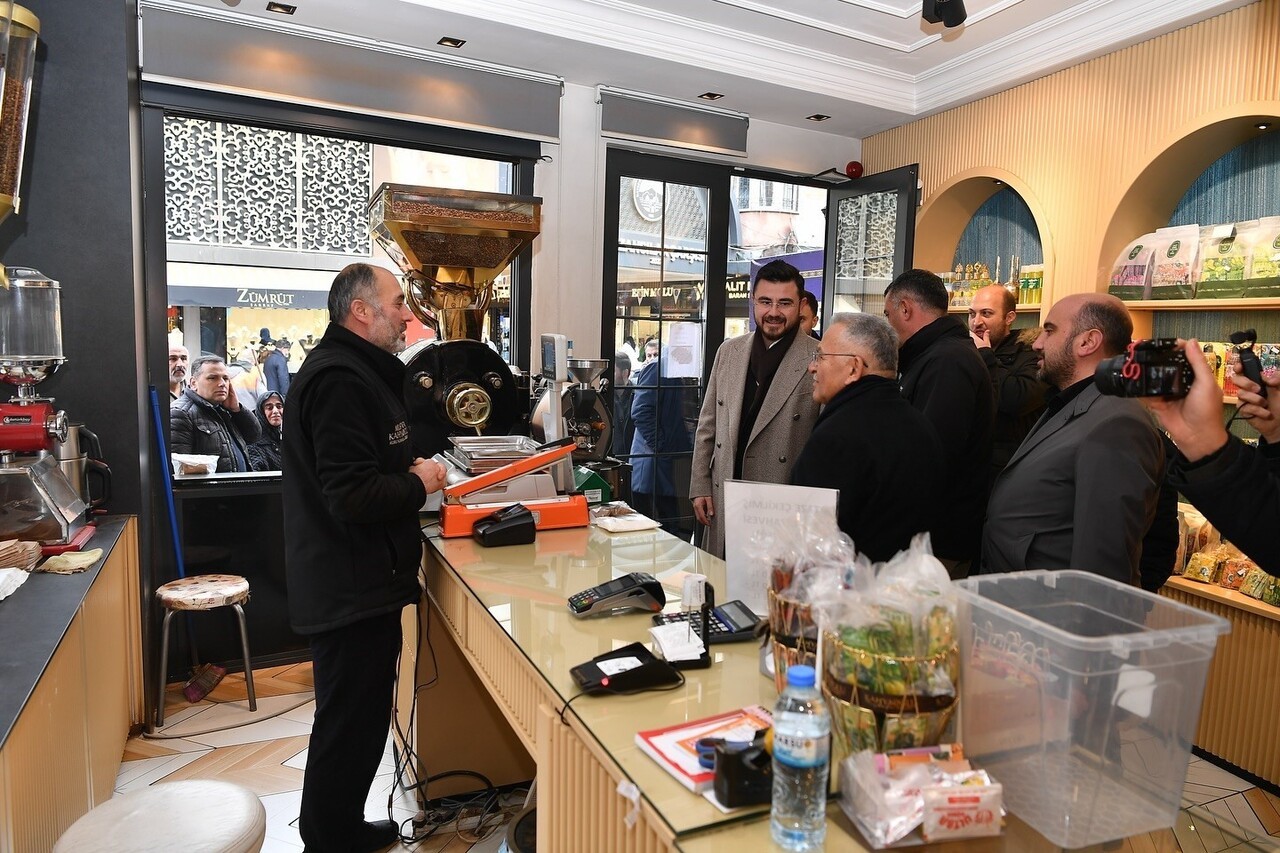 KAYSERİ BÜYÜKŞEHİR BELEDİYE BAŞKANI DR. MEMDUH BÜYÜKKILIÇ, CAMİKEBİR BÖLGESİNDE GERÇEKLEŞTİRDİĞİ...