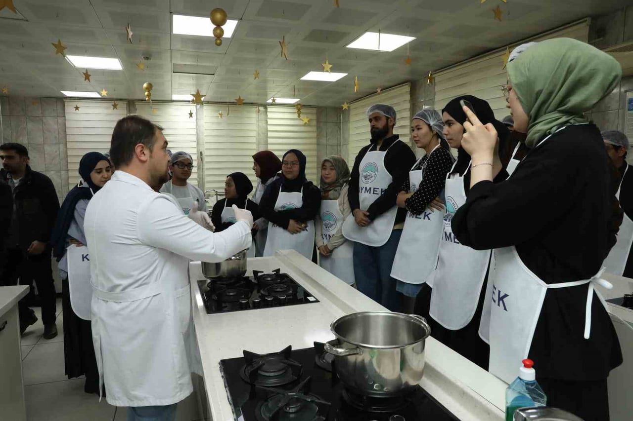 KAYSERİ BÜYÜKŞEHRİ BELEDİYESİ ÖĞRENCİ DOSTU FAALİYETLERİNE HEM YERLİ HEM DE YABANCI ÖĞRENCİLER...