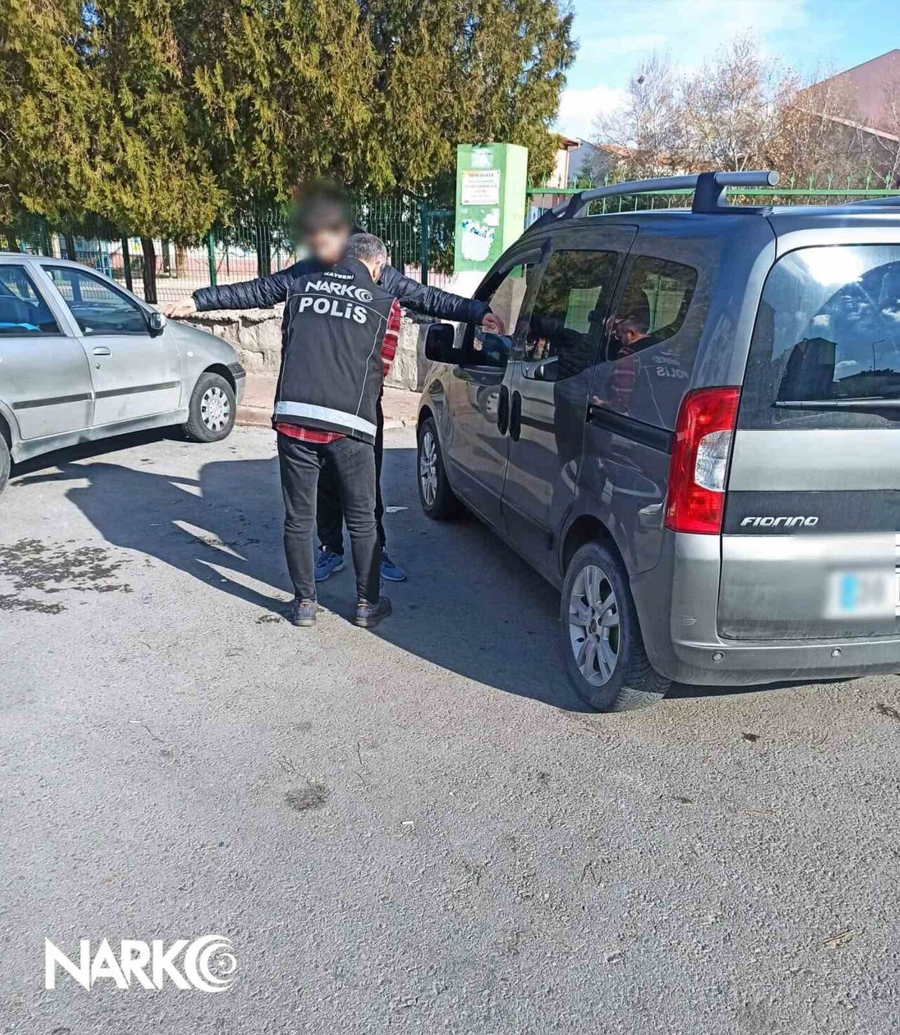 KAYSERİ’DE POLİS EKİPLERİ TARAFINDAN OKUL ÖNLERİNDE YAPILAN ‘NARKO-OKUL’ UYGULAMASINDA 9 ARAÇ VE...